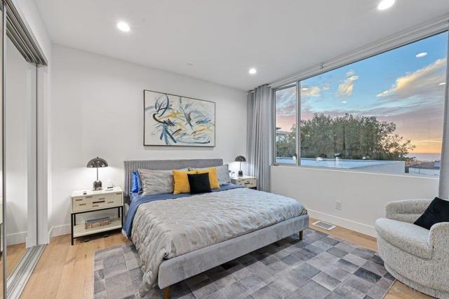 4545 Newport Ave, San Diego CA: https://media.crmls.org/mediaz/035101a7-23ec-4226-8a97-c4d6fc3e1bed.jpg