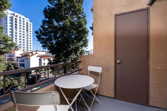 3550 Lebon Dr, San Diego CA: https://media.crmls.org/mediaz/0351691a-9164-45dc-9ba2-19b2e14d2b30.jpg