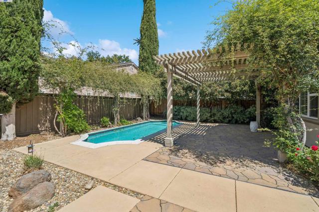 2089 Staghorn Way, Livermore CA: https://media.crmls.org/mediaz/03516cd9-0025-4297-a6cf-eec70075b1ec.jpg
