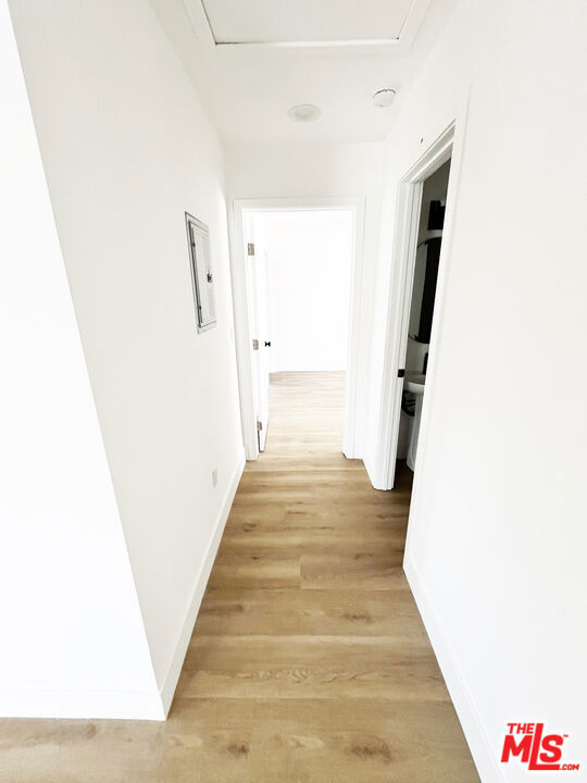 4180 Marlton Avenue, Los Angeles CA: https://media.crmls.org/mediaz/03519bb7-f6b6-4079-9d5b-f6bb57acd409.jpg