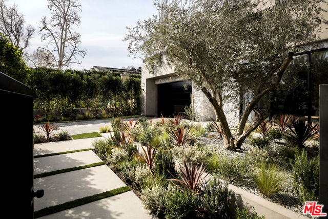 4165 Nagle Avenue, Sherman Oaks CA: https://media.crmls.org/mediaz/0351e752-173c-423c-b667-5fcdaaad084d.jpg