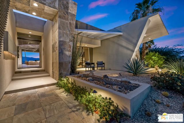 25 Sierra Vista Drive, Rancho Mirage CA: https://media.crmls.org/mediaz/0351f4e1-f5d9-47c7-9009-c05f7e934ad9.jpg