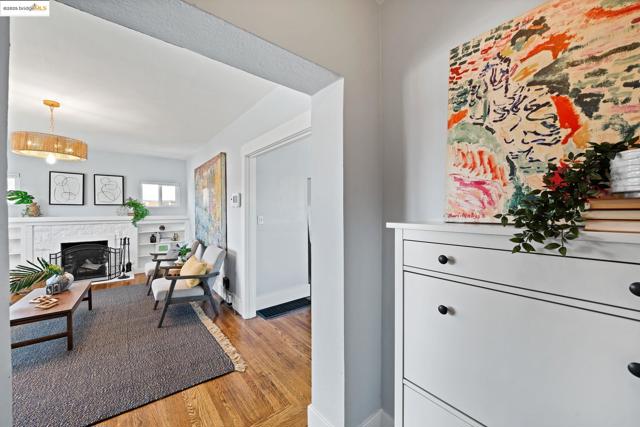 1547 68Th Ave, Oakland CA: https://media.crmls.org/mediaz/03520f58-b378-47e4-aca2-b2764e000c90.jpg