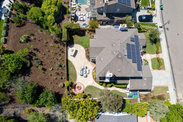 7866 Calle Oliva, Carlsbad CA: https://media.crmls.org/mediaz/0352cc87-de50-46ce-9fa4-c8394bdd0aa9.jpg