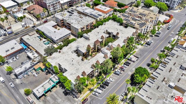320 S Ardmore Avenue, Los Angeles CA: https://media.crmls.org/mediaz/0352e97f-5a19-439c-8418-51b442d994b6.jpg
