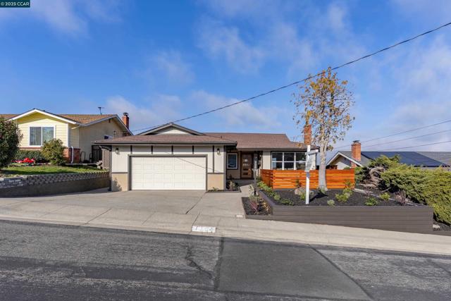 1264 Belfair Dr, Pinole CA: https://media.crmls.org/mediaz/0353222e-47d8-48fa-af82-6687f3e203f7.jpg