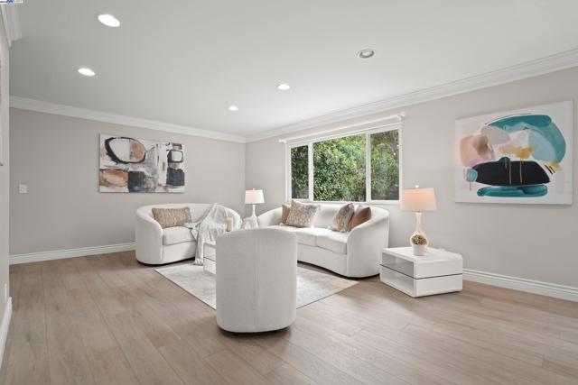 501 Amherst Ct, San Ramon CA: https://media.crmls.org/mediaz/0353c084-6249-4b68-a47c-4fb63934cf74.jpg
