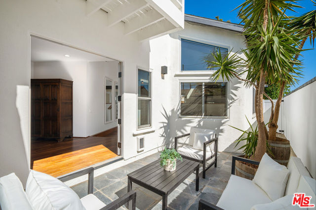 7145 Trask Avenue, Playa del Rey CA: https://media.crmls.org/mediaz/0353c0f3-7adf-4f87-b0e2-be54e3b483cf.jpg