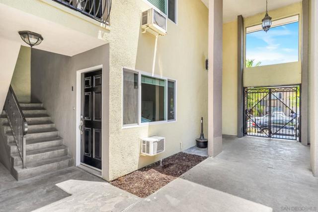 6666 Beadnell Way, San Diego CA: https://media.crmls.org/mediaz/035483a8-3353-49e9-aa2d-ebf124ddc988.jpg