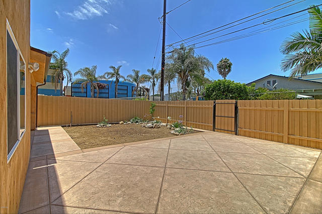 159 S Hayes Avenue, Oxnard CA: https://media.crmls.org/mediaz/03548406-383e-4fb0-8aa2-07d0f7e91b41.jpg