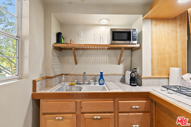 11320 Alethea Drive, Sunland CA: https://media.crmls.org/mediaz/0354b3e5-ba7d-42f7-8f4c-0992faf86417.jpg