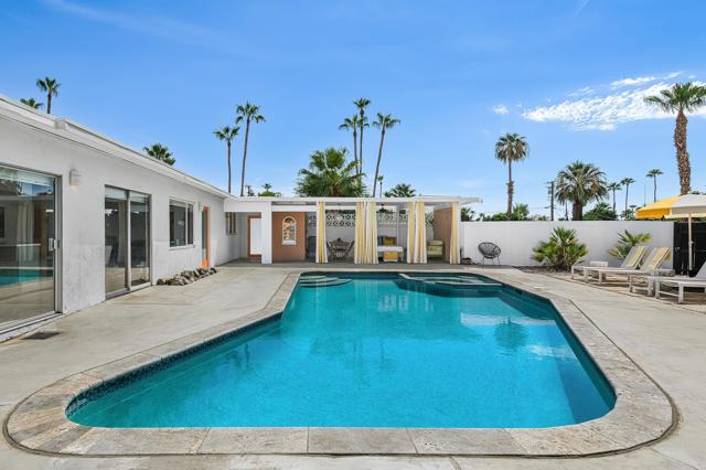 633 S Canon Drive, Palm Springs CA: https://media.crmls.org/mediaz/0354e35b-187e-4a47-8e7e-003144fd1a74.jpg