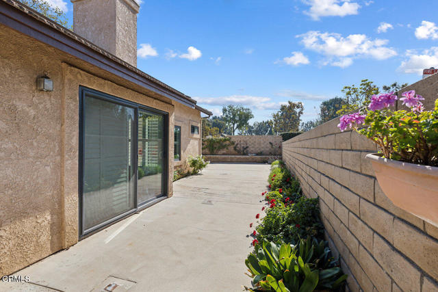 Detail Gallery Image 4 of 38 For 297 Estancia Pl, Camarillo,  CA 93012 - 2 Beds | 2 Baths