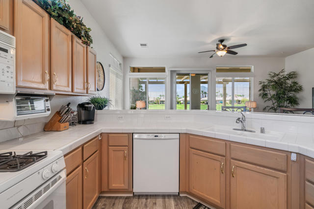 44591 S Heritage Palms Drive, Indio CA: https://media.crmls.org/mediaz/0355a09f-1b3e-4442-a5f5-4bd4045559b0.jpg
