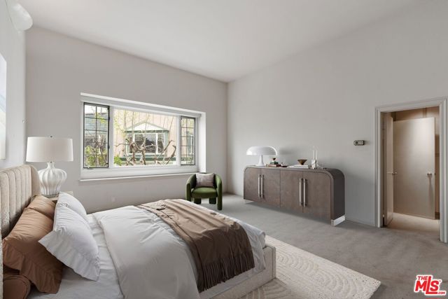 10106 Empyrean Way, Los Angeles CA: https://media.crmls.org/mediaz/0355c559-ebd8-464e-9367-a48afac37120.jpg