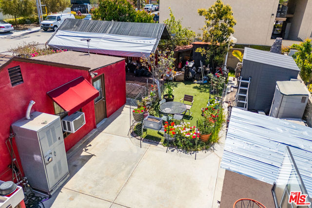535 Hamilton Street, Costa Mesa CA: https://media.crmls.org/mediaz/0355ea72-0513-4e80-9a1d-eabadacacedf.jpg