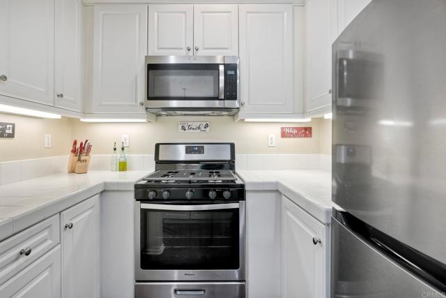 4049 Peninsula Drive, Carlsbad CA: https://media.crmls.org/mediaz/035605b3-2159-40c7-8729-40ac9126c4dc.jpg