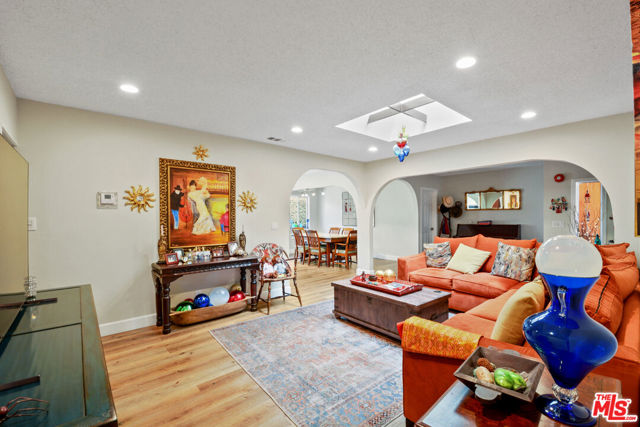 10039 La Rosa Drive, Temple City CA: https://media.crmls.org/mediaz/03565d03-42ef-4cf1-8452-387b1bd74de1.jpg