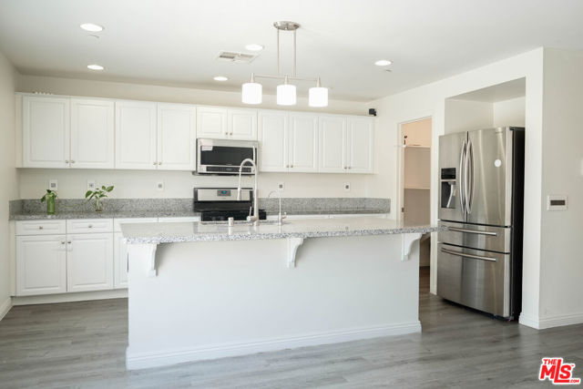 2732 Hemlock Road, Palmdale CA: https://media.crmls.org/mediaz/0356aed3-1ecf-4fb5-8d72-a5e47a76cb79.jpg
