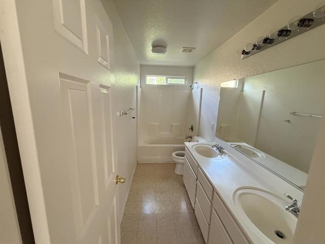 46197 Via La Tranquila, Temecula CA: https://media.crmls.org/mediaz/0356be3f-d197-44e5-936f-a00acf60373e.jpg