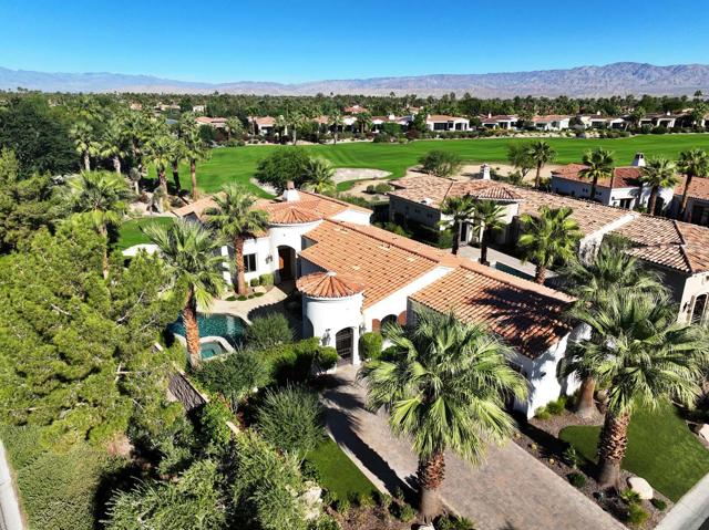 76054 Via Saturnia, Indian Wells CA: https://media.crmls.org/mediaz/0356dd3c-026a-4dca-92e2-7e1c16117bbf.jpg