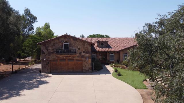1445 Terracita Ln, Alpine CA: https://media.crmls.org/mediaz/03578977-4f65-49fe-9bf9-c995e692e1c6.jpg