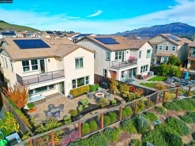 528 Caprio Ct, San Ramon CA: https://media.crmls.org/mediaz/0357d18d-837f-479d-b7e4-d88c92849ee1.jpg
