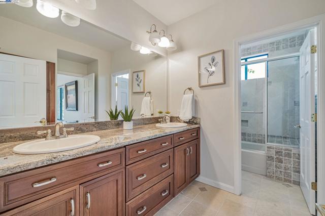 530 Oakshire Pl, Alamo CA: https://media.crmls.org/mediaz/035867df-3a51-4799-a6cd-8538c5f0b92e.jpg
