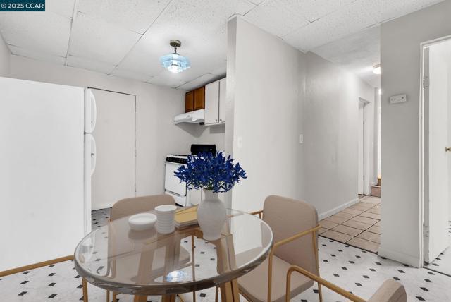 2150 35Th Ave, Oakland CA: https://media.crmls.org/mediaz/03593daf-c979-417e-b310-0bb9854d819d.jpg