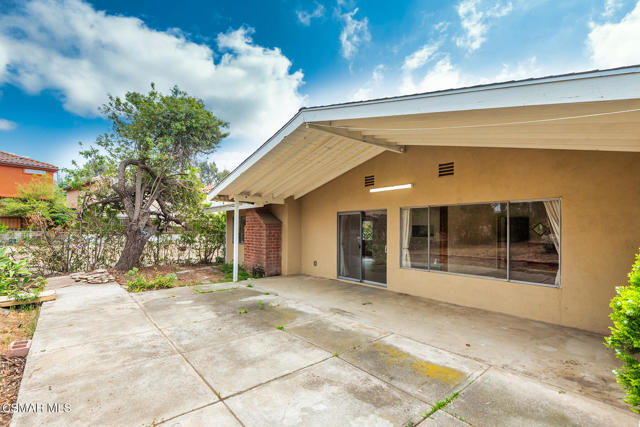 15546 Olden Street, Sylmar CA: https://media.crmls.org/mediaz/0359b4be-6ac9-4000-bef4-61c19f181f9e.jpg