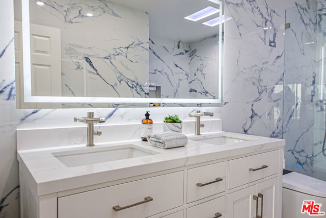20 Ironsides Street, Marina del Rey CA: https://media.crmls.org/mediaz/0359dd31-bd78-481b-af93-1cd81ec4267f.jpg
