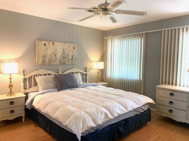 42627 Granite Place, Palm Desert CA: https://media.crmls.org/mediaz/0359fa79-61af-4eed-9958-327171b9d049.jpg