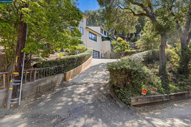 39 Mira Loma Rd, Orinda CA: https://media.crmls.org/mediaz/035ab8a5-e761-4bb8-8c4c-dccb56eb9b12.jpg