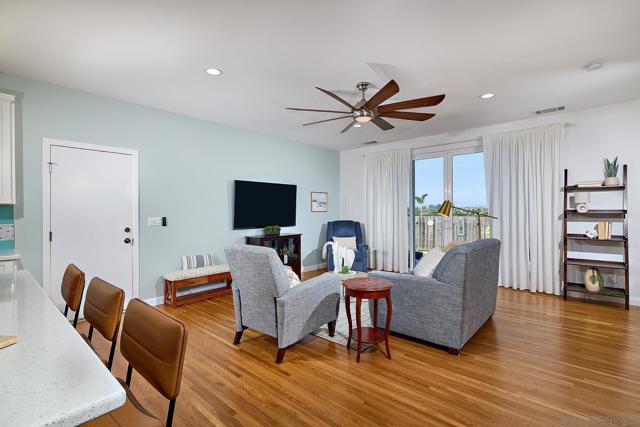 3703 Tomahawk Ln, San Diego CA: https://media.crmls.org/mediaz/035b23fd-8d92-41b0-b17c-bb7a5b8dd8ac.jpg