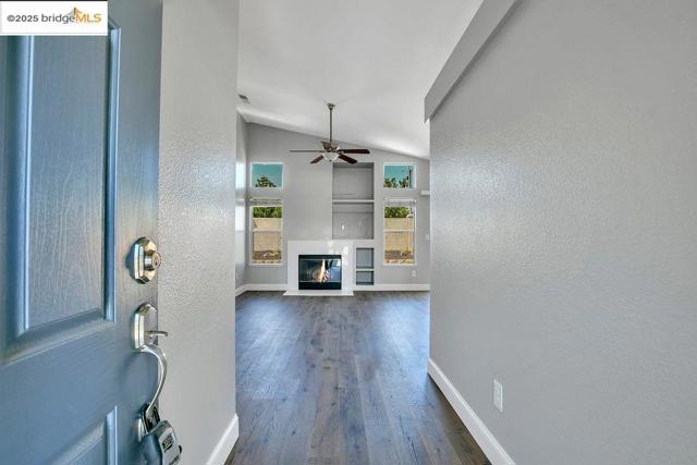 668 Miller Dr, Oakley CA: https://media.crmls.org/mediaz/035bc957-fa94-4499-a998-57a112290004.jpg