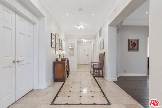 308 N Sycamore Avenue, Los Angeles CA: https://media.crmls.org/mediaz/035be5de-4bca-4f00-bd59-df5620ab27b4.jpg