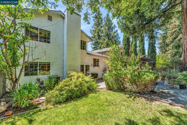 102 Monasterio Ct, San Ramon CA: https://media.crmls.org/mediaz/035c0088-c52e-4615-a769-b3e138627e27.jpg