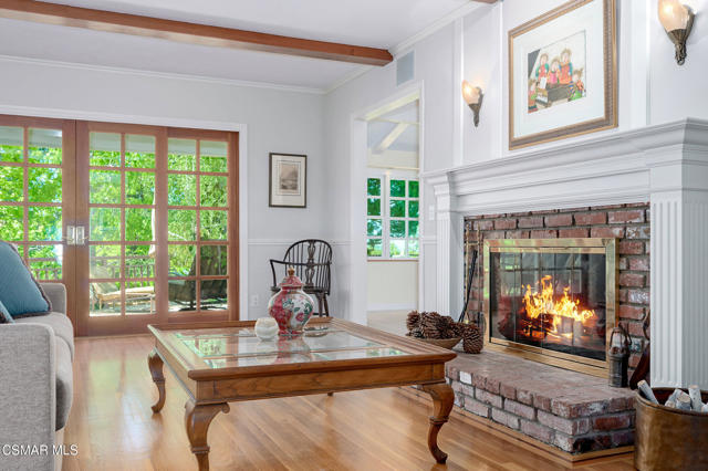 22101 Mulholland Drive, Woodland Hills CA: https://media.crmls.org/mediaz/035c9374-d4d4-4849-9507-cf442e0abd7b.jpg