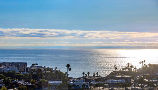 308 Corto St, Solana Beach CA: https://media.crmls.org/mediaz/035cfb40-a569-4615-9a63-2eeb81d03f52.jpg
