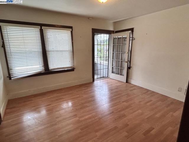 3657 Madrone Ave, Oakland CA: https://media.crmls.org/mediaz/035dbb26-0bd9-4297-86c9-bcbceb736ef8.jpg