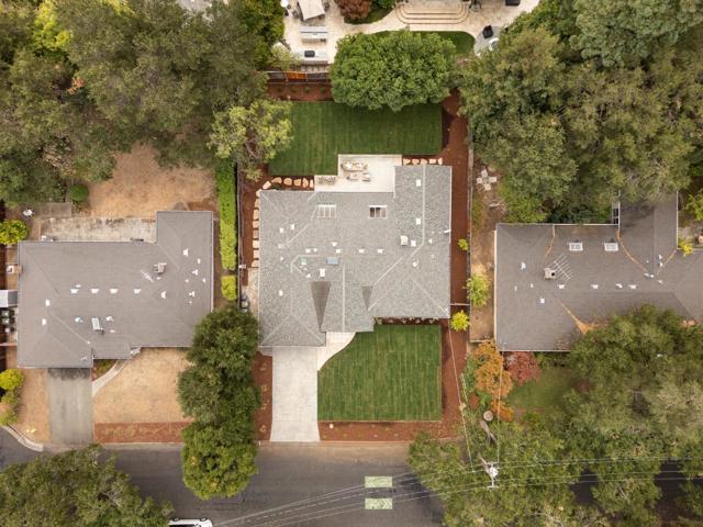 1098 Muir Way, Los Altos CA: https://media.crmls.org/mediaz/035df9fc-61f6-49d2-b10e-c4b1023ee50b.jpg