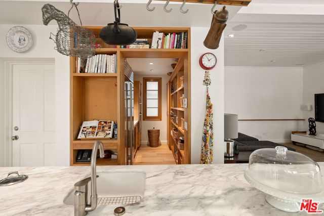 253 20th Street, Santa Monica CA: https://media.crmls.org/mediaz/035ed7a2-8c0d-4402-b2e4-70dfa1ab46b2.jpg
