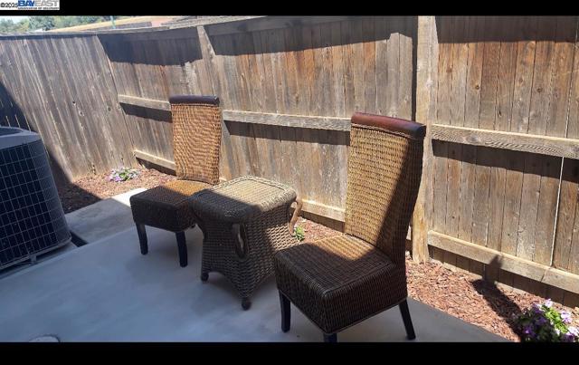 1526 Cat Tail Dr, Stockton CA: https://media.crmls.org/mediaz/035eee8c-2853-4272-a03a-dbc2bfe472ab.jpg