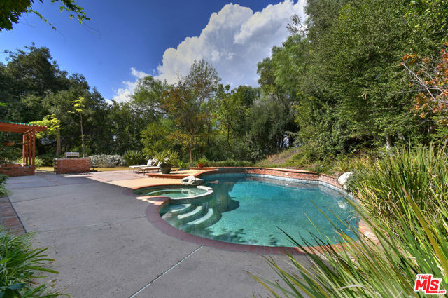 4734 Louise Avenue photo 71