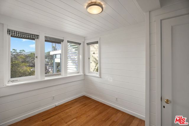 339 Adelaide Drive photo 27