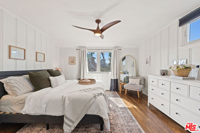 424 S Columbus Avenue, Glendale CA: https://media.crmls.org/mediaz/036031d6-1546-4d73-8df7-b0cc410b0abc.jpg