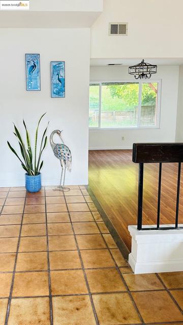 3593 Morningside Dr, Richmond CA: https://media.crmls.org/mediaz/03606465-4096-4d5b-8857-37c3878d40d6.jpg