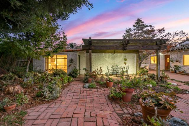3691 Laguna Avenue, Palo Alto CA: https://media.crmls.org/mediaz/03609912-11b0-404f-910d-d8223195323a.jpg