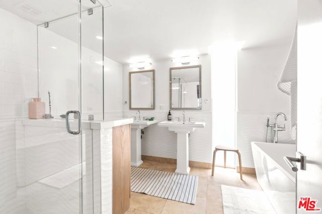 3501 Esplanade, Marina del Rey CA: https://media.crmls.org/mediaz/0360b751-2d3c-499c-b5ad-0990eb3d7515.jpg