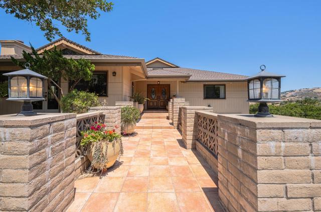 15847 Pleasant Valley Lane, Salinas CA: https://media.crmls.org/mediaz/0360cc6d-c3a5-4a17-9063-6b6f305494ff.jpg